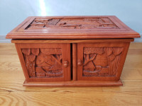 Hand carved wood jewelry box Asian theme/Boite a bijoux en bois