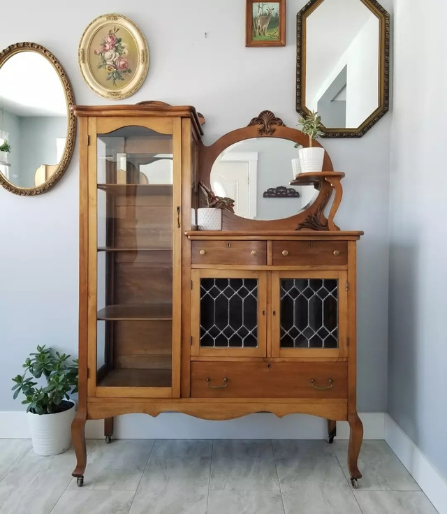 Antique Victorian Display / Buffet Cabinet - Delivery Available | Hutches & Display  Cabinets | Winnipeg | Kijiji