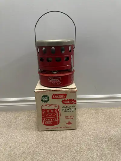 The Coleman Model 518B from 1971 is a vintage Quick-Lite Catalytic Heater, known for providing flame...