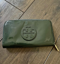 $25 - Tory Burch green wallet - not authentic 