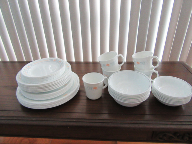 50 PIECE VINTAGE CORELLE APRICOT GROVE DINNER WARE SET in Kitchen & Dining Wares in City of Toronto - Image 2