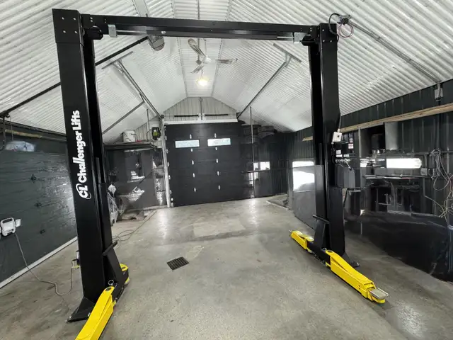 Lifts extra large Challenger 12,000LBS, 10 pieds entre poteaux in Other Business & Industrial in Granby - Image 2
