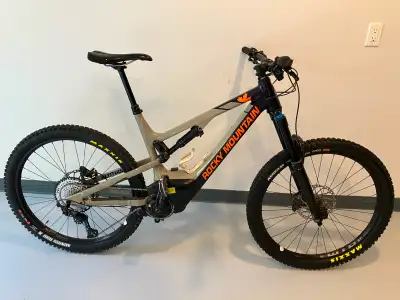 Vélo de montagne Rocky Mountain Altitude Powerplay A50 2021, View more