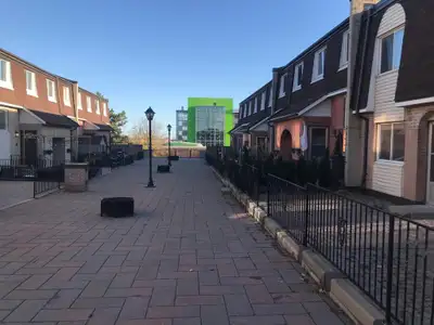 Looking for female Students/Professionals to share a 4 bedroom condo near the Clarkson Go-Train Stat...