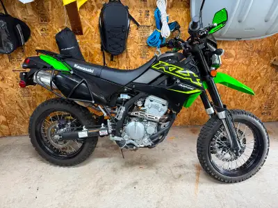 This 2022 Kawasaki KLX 300 SM is a fantastic, well-maintained motorcycle that is ready for your next...