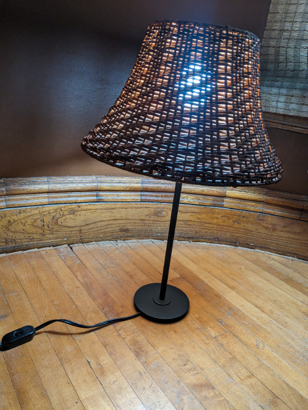 Table lamp in Indoor Lighting & Fans in Brockville - Image 3