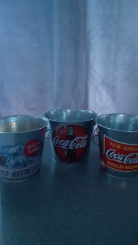 3 Sceau à glace décoratif Coca Cola Decorative Ice Bucket dans Art et objets de collection  à Lévis