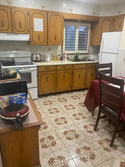 ROOM FOR RENT - UPPER WENTWORTH AND FENNEL AREA