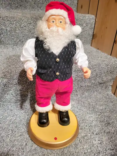 Hip swinging Santa, View more