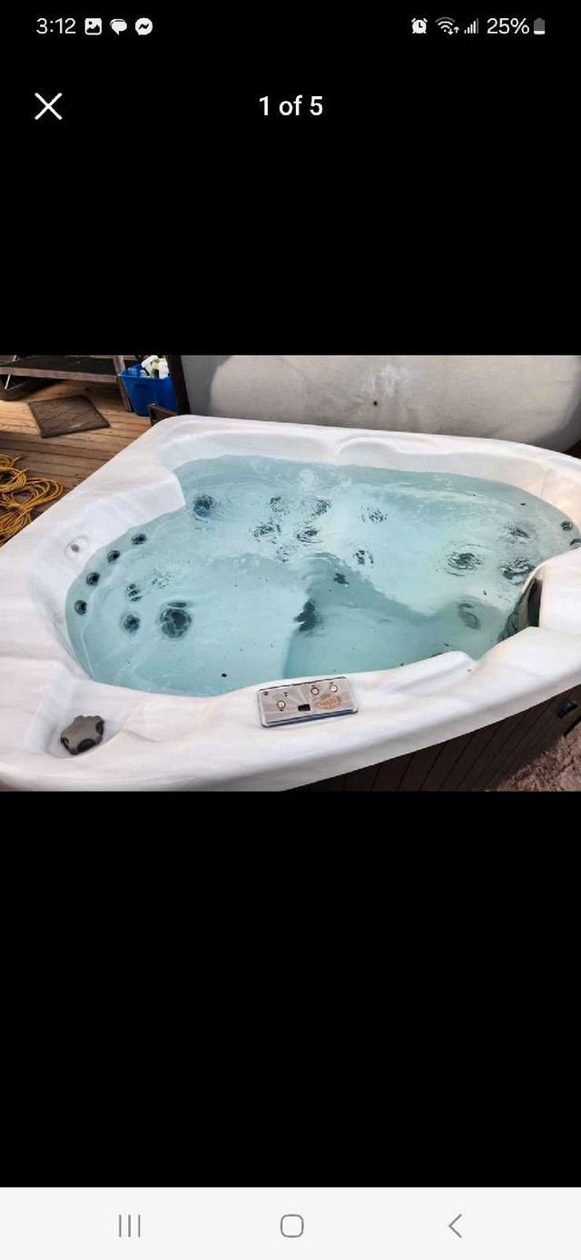California Cooperage 102 model 240v  in Hot Tubs & Pools in St. Catharines
