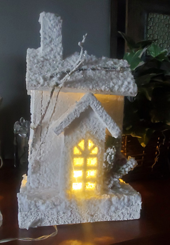 Wooden Snowy Light Up House in Hobbies & Crafts in Hamilton - Image 2