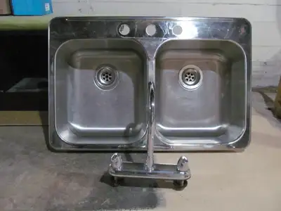Kitchen sink and taps 3 years old.