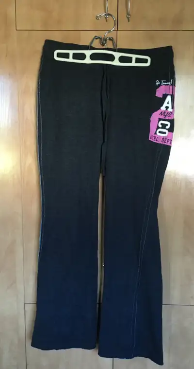 Vêtements Small/Medium- 5 à 7$ chacun - DISPO À LONGUEUIL, View more