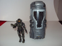 HALO - MASTER CHIEF AND CRYOTUBE - 2012