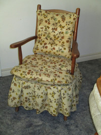 Fauteuil fleuri champêtre