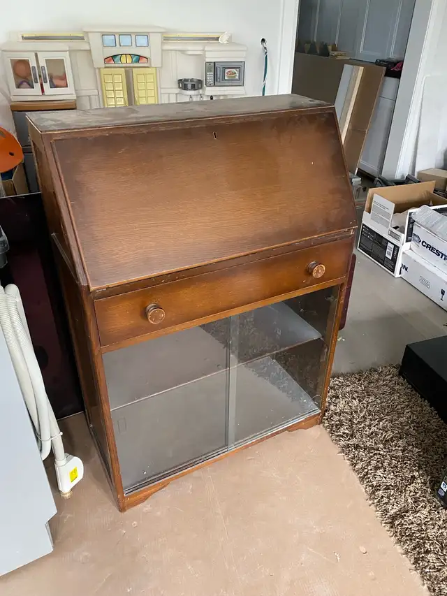 Antique solid wood drop leaf writing desk mail secretary hutch in Hutches & Display Cabinets in City of Toronto - Image 3