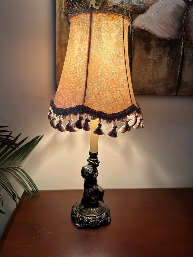 Lamp - Stunning Unique Lamp - Home Decor in Arts & Collectibles in City of Toronto
