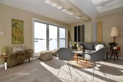 Waterfront 2 Bedroom Townhouse- Shore Drive Bedford