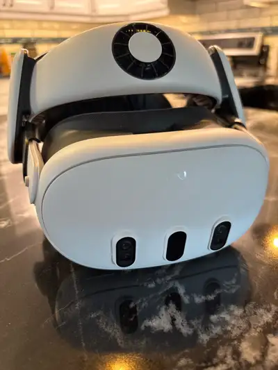 Meta Quest 3 - 512gb edition with upgraded bobova battery pack and headstrap. Purchased beginning of...