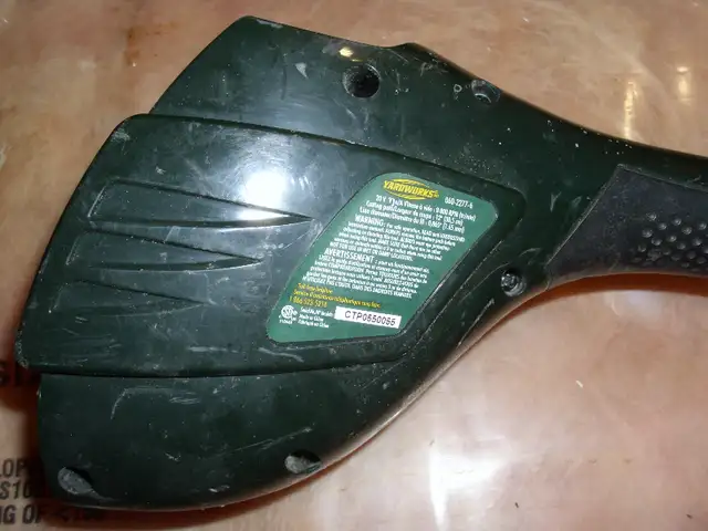 Yardworks grass trimmer/edger in Lawnmowers & Leaf Blowers in Mississauga / Peel Region - Image 2