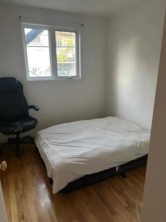 GRAND 6 1/2 AVEC 4 CHAMBRES, GARAGE ET COUR A LOUER POUR 1 JUI in Long Term Rentals in City of Montréal - Image 7