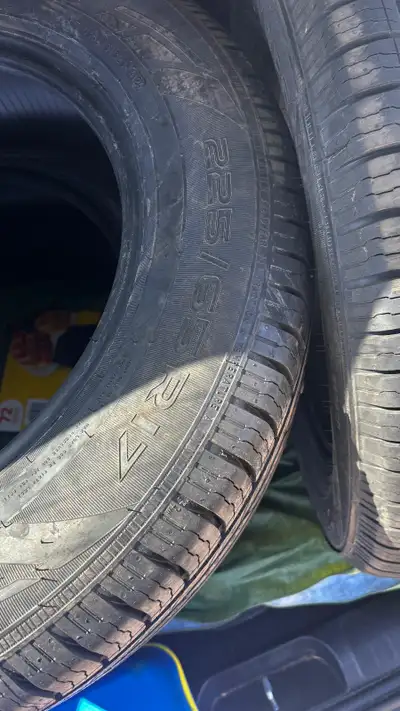 New never used Neufs jamais utilisés 225/65R17 brand: NOKIAN