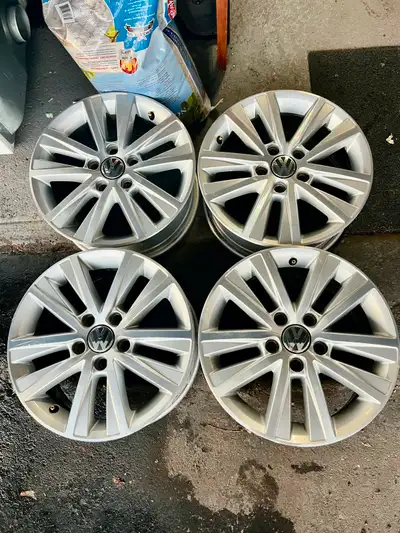 Volkswagen 16 pouces OEM 5x112 6.5Jx16 ET: 50 Hub : 57.1mm Aucune fissure / jamais réparé ! 9/10 con...