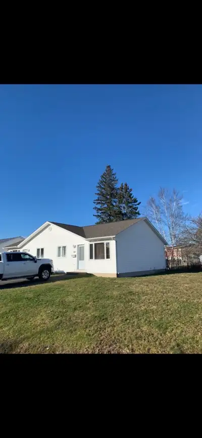 810 Rogers road, Bathurst (DUPLEX) FOR RENT/ À LOUER Appartement très tranquille à deux chambres à c...