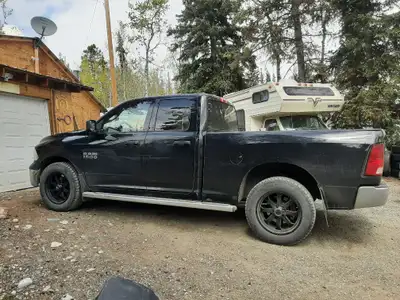 truck works perfectly is the V6 gets great fuel mileage has new aftermarket 20 inch rims and tires w...