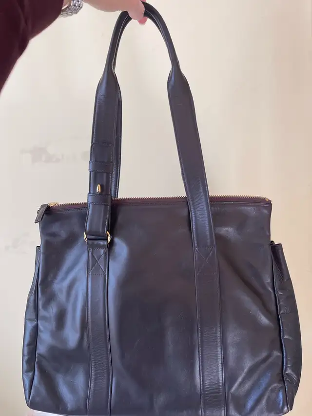 YSL leather tote bag in Women's - Bags & Wallets in City of Toronto - Image 5