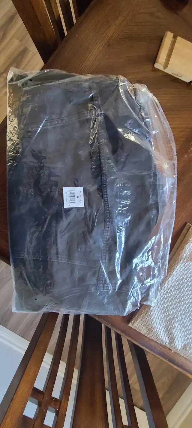 BRAND NEW Levi's Trucker Jacket in Men's in Windsor Region - Image 6