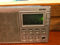 Vintage TECSUN R-9702 Dual Conversion FM MW SW Radio Digital Dis