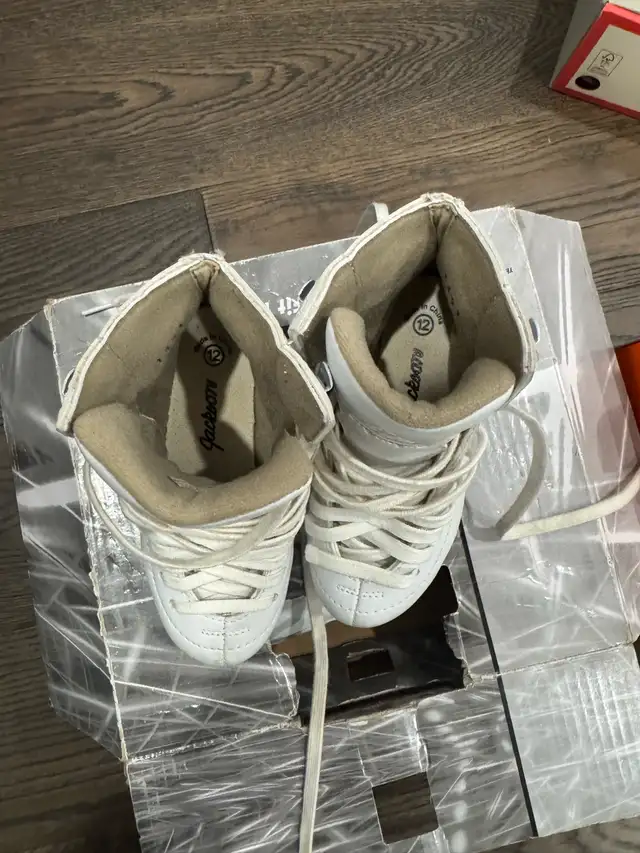 Jackson Mystique  Skates  Gril  Size 12 in Skates & Blades in Hamilton - Image 3