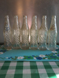 Six Vintage Wishing Well pop bottles 1940-70 variants 10oz,11oz.