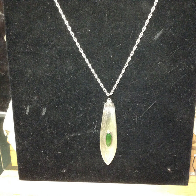 Antiques Pendant With Jade Stone in Jewellery & Watches in Vancouver - Image 2