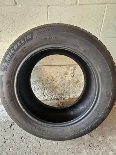 2 Michelin Tires 225/60 18R2 Michelin Tire 225/50 18R x250k km
