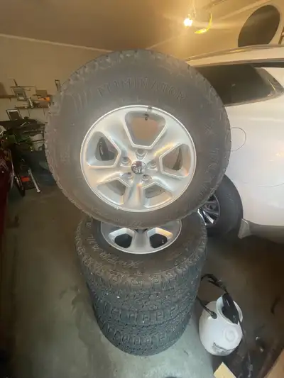 One set of 17” Aluminum Rims in absolutely excellent condition. They came off of a Jeep Grand Cherok...