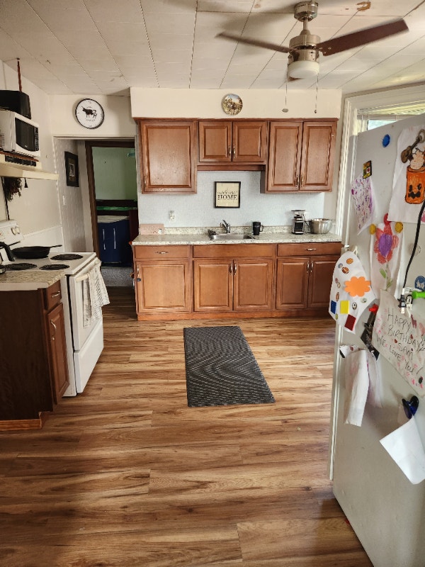 2 Bedroom Unit Available Immediately Beautiful Downtown Alma! Long