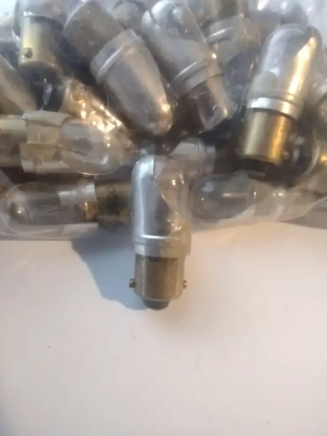 General Electric GE-1819 Bulb Bayonet 28V 1W 0.04A 10x30mm T3.25 in Electrical in Laval / North Shore - Image 2