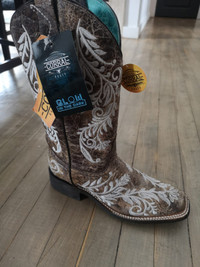 Corral Cowboy boots - glow in the dark embroidery!