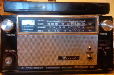 Bendix Navigator 410 8 transistor direction finder . Everything is working. Needs the station tunimg...