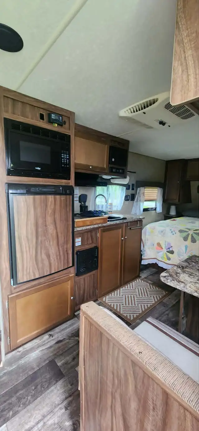 2018 Viking Travel Trailer in Travel Trailers & Campers in Bridgewater - Image 8