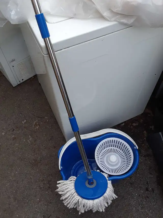 Spin mop and bucket in Other in Kingston - Image 4