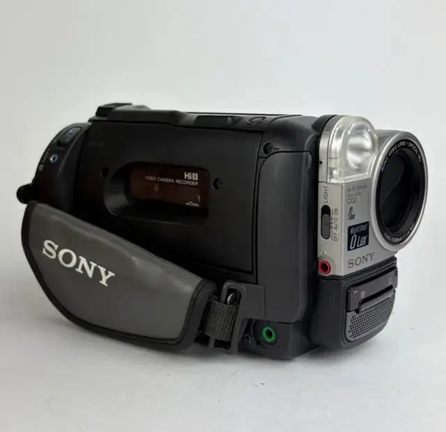 Sony Handycam CCD-TR940 in Cameras & Camcorders in Winnipeg - Image 5