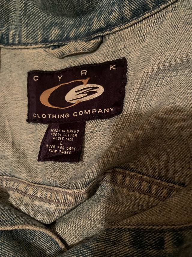 Vintage Bubba Gump Shrimp Jean jacket in Men's in City of Toronto - Image 4