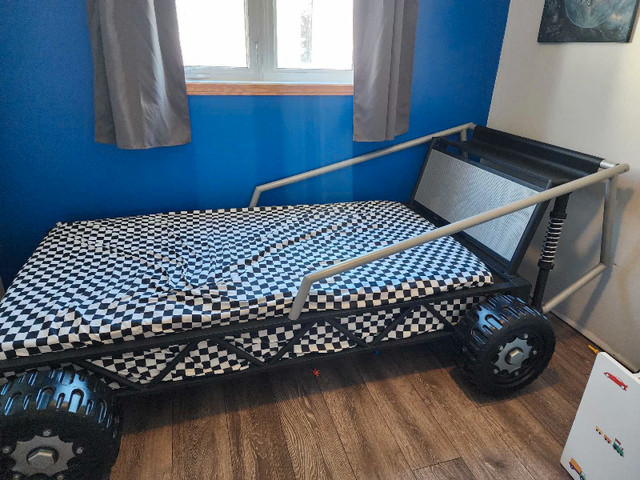 Metal twin car bed in Beds & Mattresses in St. Albert - Image 3