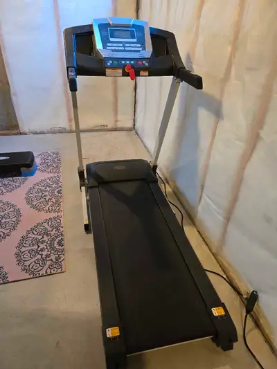 Sunny SF-T7515 Treamill Gently used only 3 years old. Inclines, digital display many options. So gre...