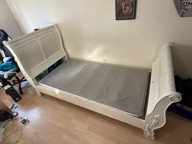 Bed frame for twin bed in Beds & Mattresses in City of Toronto - Image 2