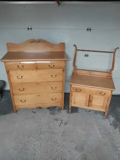 ensemble de 2 meubles antique de chambre en érable , View more