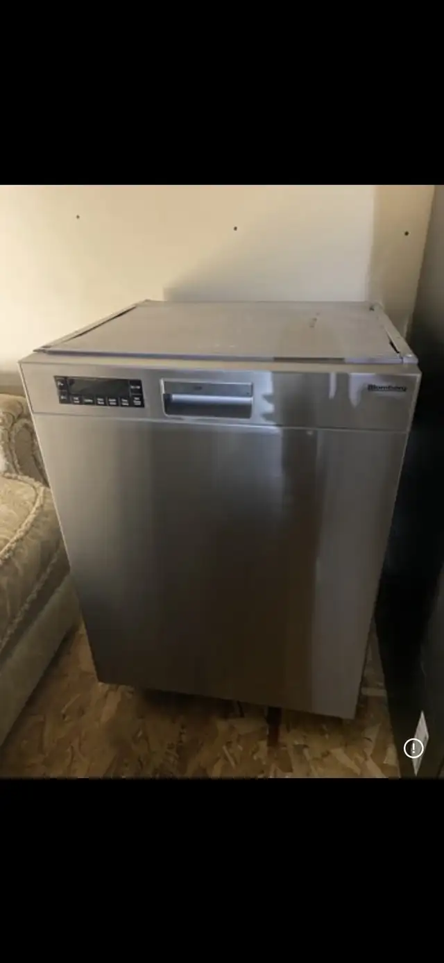 refrigerator +stove +dishwasher in Refrigerators in City of Montréal - Image 6